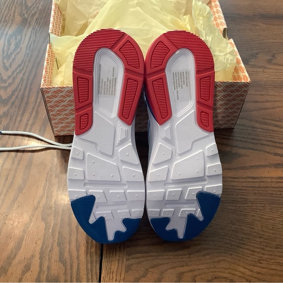 NIB Fabletics Sneaker - Picture 4 of 5